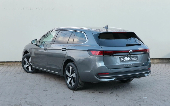 Volkswagen Passat cena 188190 przebieg: 8, rok produkcji 2024 z Olsztyn małe 301